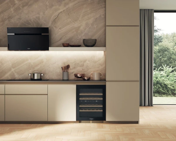 WHIRLPOOL WHWBU60D2B ugradna vinska vitrina  BELA TEHNIKA